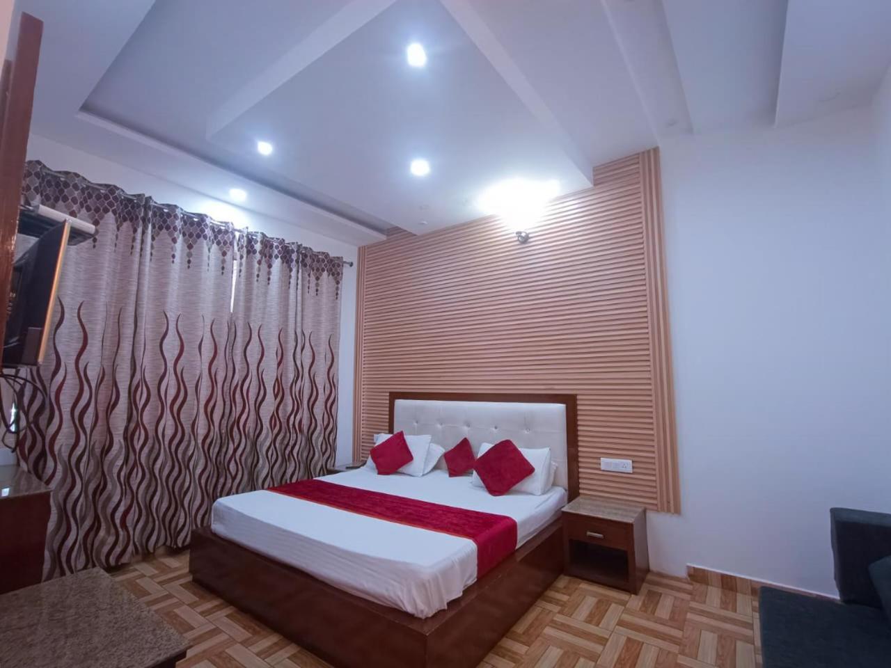 Hotel Snow Ark Inn, ดัลเฮาซี ภายนอก รูปภาพ