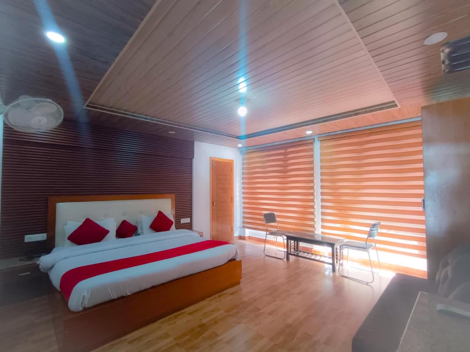 Hotel Snow Ark Inn, ดัลเฮาซี ภายนอก รูปภาพ